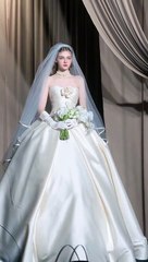 She looks like faceless girl that I dreaming about