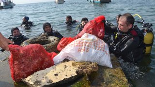 İzmit Körfezi'nde deniz dibi temizliği yapıldı