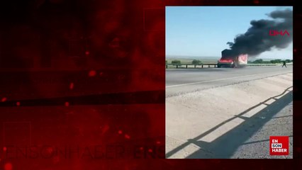 Konya'da ekmek dağıtım kamyoneti alev alev yandı