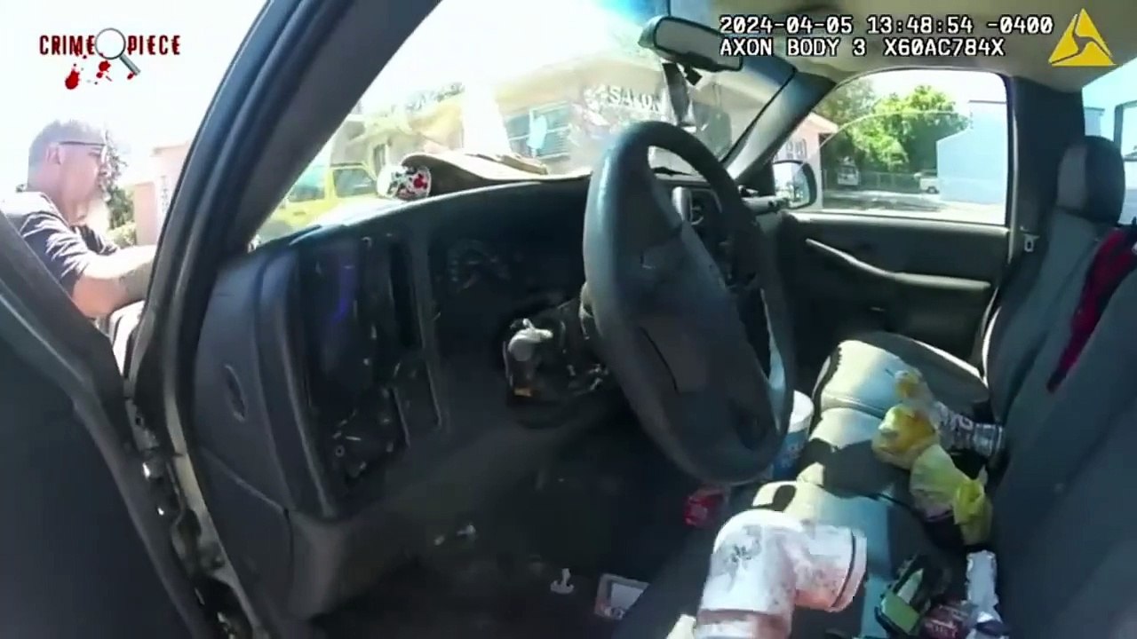 Pipe bomb explodes in car during traffic stop