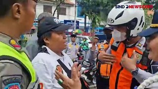 Terjaring Razia, Jukir Liar Wanita Memberontak dan Coba Kabur di Jakpus