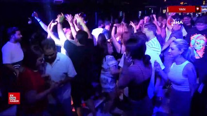 İranlı turistler Van'da gönüllerince eğlendi