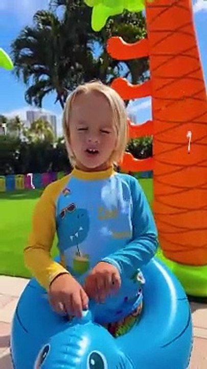 Chris learns the safety rules in the pool (1)