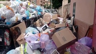 Palermo, via Ragusa Moleti sommersa dai rifiuti