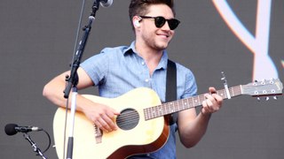 Niall Horan brings out Noah Kahan at Nashville concert to duet on This Town