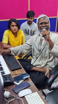 Pahli Bar Ka Milna Bhi Kitna Pagal Kar Deta Hai