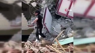 Hatay'da bina yıkımı esnasında içinde insan varken deprem kabini test ettiler