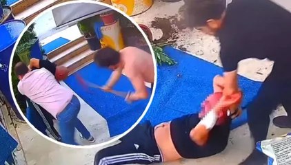 Bursa’da 2 yıldır dükkana musallat olan adamı çekpas ve keserle döven marketçi kamerada