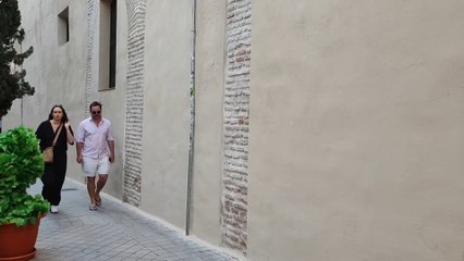 ¡Nadie está a salvo! Juanillo convierte la calle en un festival de risas y sustos. Bushman Prank