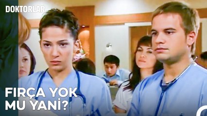 Bugün Küçük Gestapo ile Uğraşmalıyım - Doktorlar