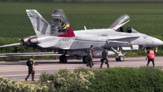 Schweizer Luftwaffe landet mit Kampfjets auf der Autobahn