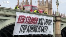 Londra, striscione a Westminster: 