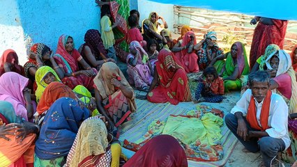 अवैध रेत लेकर जा रहा ट्रेक्टर आदिवासी के घर में घुसा, डेढ़ वर्षीया मासूम की मौत
