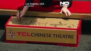 Cyndi Lauper makes her mark outside Hollywood's famed Chinese Theatre