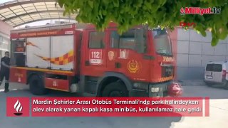 Mardin'de park halindeki minibüs alev alev yandı