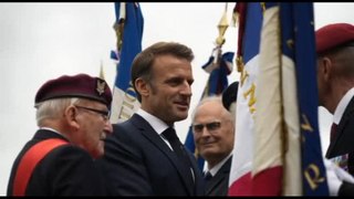 Macron apre cerimonia per 80 anni da D-Day: pronti a stessi sacrifici