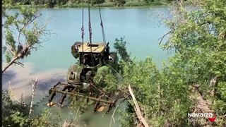 Recuperado el tractor de 14 toneladas que cayó al Ebro