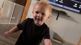Mom's fart prank sends the little one scampering for safety