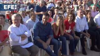Begoña Gómez acompaña a Pedro Sánchez a un mitin del PSOE en Benalmádena (Málaga)