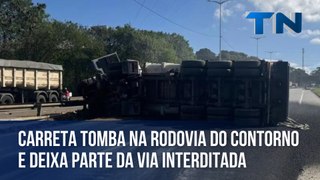 Carreta tomba na Rodovia do Contorno e deixa parte da via interditada