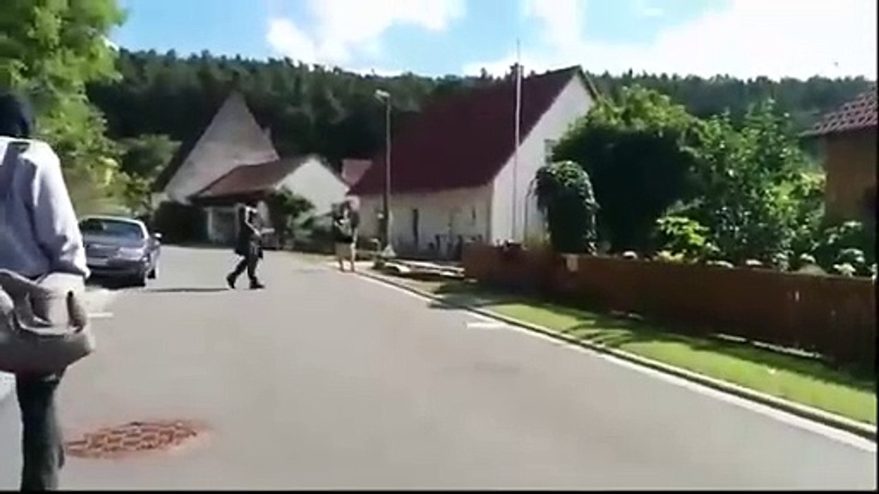 Drachenlord wird mit Eieren beschmissen (Reupload)