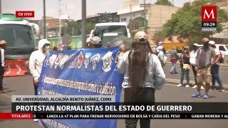 En CdMx, normalistas de Guerrero bloquean avenida Universidad