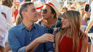 Begoña Gómez entra en la campaña del PSOE y va con Sánchez a Málaga