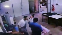 Un chef tomó del cuello y amenazó con un cuchillo a un empleado en un bar de Monserrat