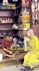 Funny entertainment video Indian Mochi helped a Russian Kudi