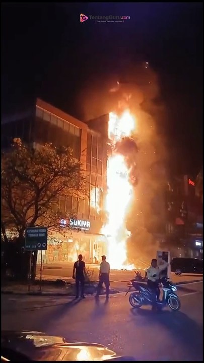 VIRAL KEBAKARAN DI PIK KALIMANTAN