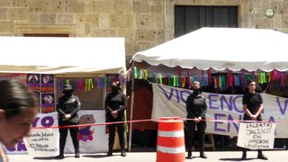 Tras 145 horas sin alimento, madres en huelga de hambre urgen aprobación de Ley Vicaria