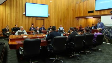 Townsville councillors move no-confidence motion as Mayor Troy Thompson refuse to resign, takes leave of absence