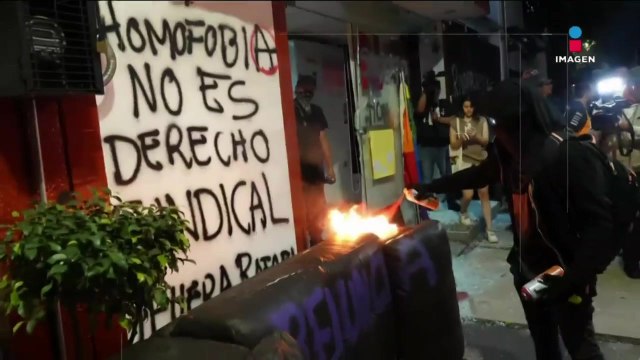 Colectivos LGBT protestaron y vandalizaron oficinas del Infonavit