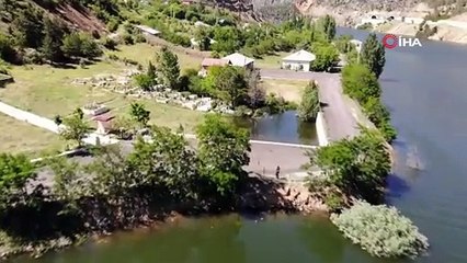 Gümüşhane'de baraj sularının yükselmesiyle mezarlıklar sular altında kaldı