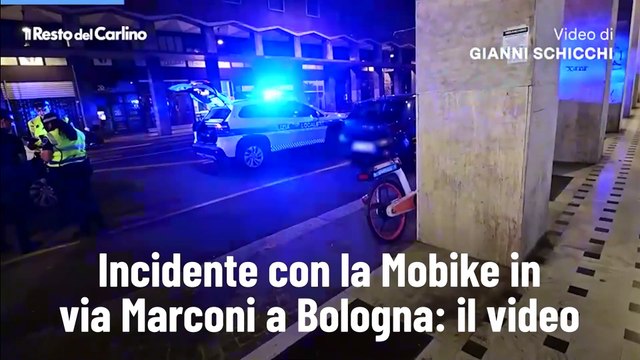 Incidente in centro a Bologna, scontro auto-mobike: ragazza gravissima