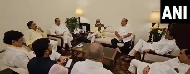 लोकसभा चुनाव नतीजों के बाद एनसीपी प्रमुख अजित पवार ने पार्टी नेताओं के साथ बैठक की