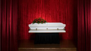 Fataler Irrtum in den USA aufgedeckt: Angeblich tote Frau atmet doch noch