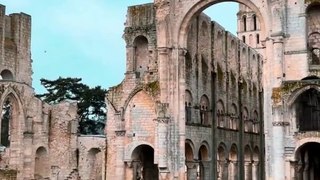 Une magnifique abbaye en ruines en Normandie 