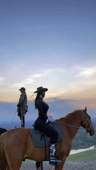 Found an interesting inventory. Last summer, I watched the sunset with my friends at Sunset Mountain.