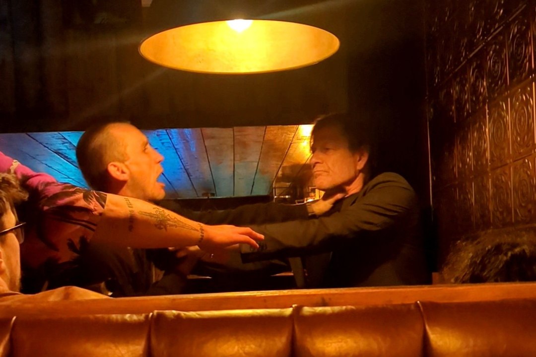 Moment Game of Thrones star Sean Bean 'wrestled to floor and dragged out' of Liverpool bar