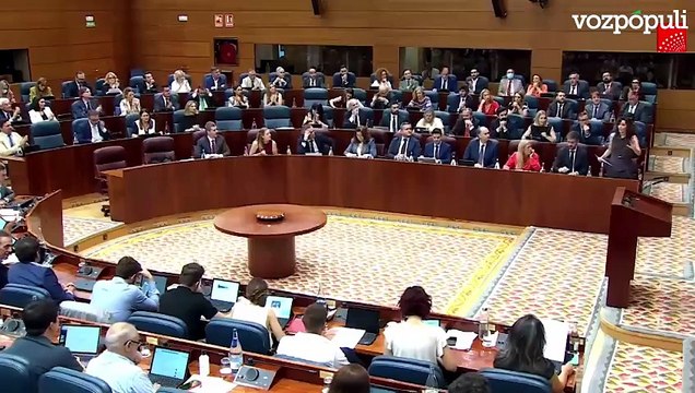 Ayuso, de Begoña Gómez y Pedro Sánchez: Una mujer sin titulación y un marido con tesis falsa