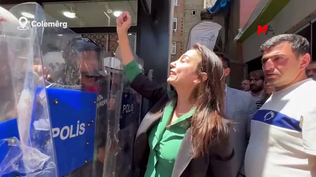 DEM Parti'nin Hakkari Belediyesine atanan kayyım protesto edildi