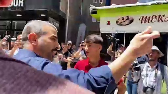 DEM Parti'nin Hakkari Belediyesine atanan kayyım protestosuna polis engeli