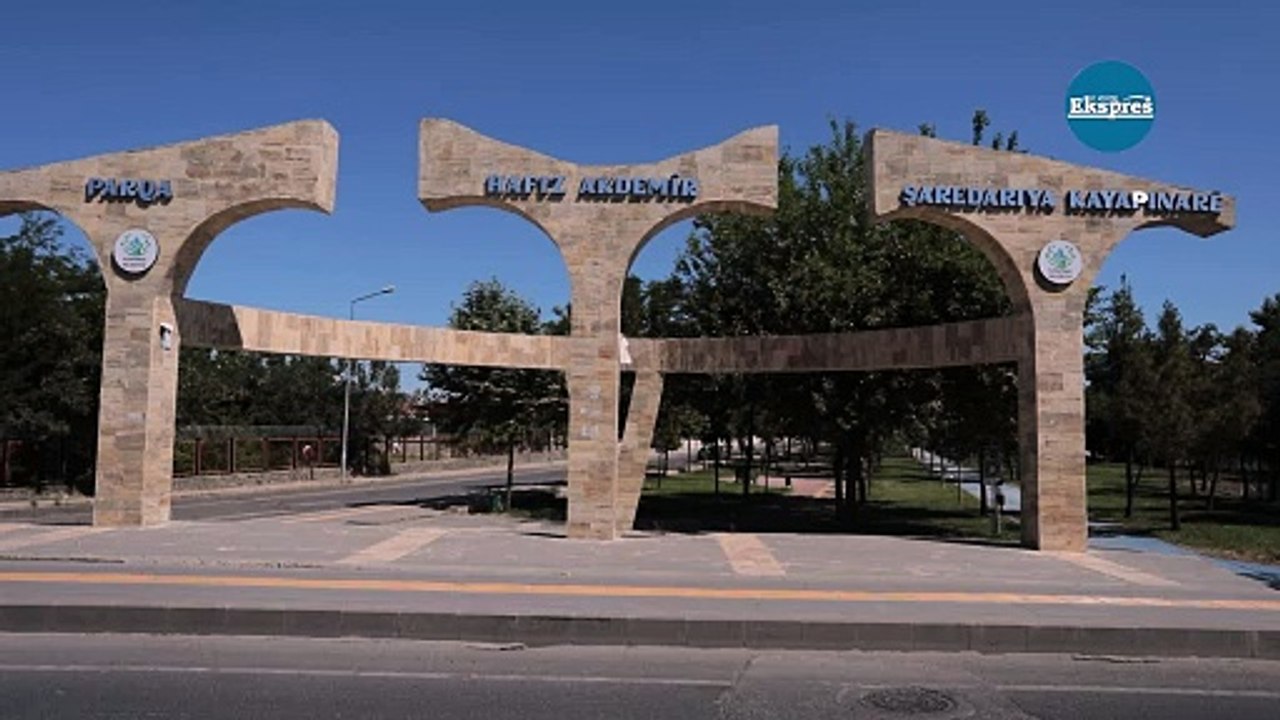 DİYARBAKIR’DA KATLEDİLEN GAZETECİNİN İSMİ YERİNE ASILDI