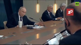 Vladimir Poutine s’exprime sur la situation palestinienne et dénonce un anéantissement total de la population civile à Gaza. « Ce qui se passe à Gaza ne ressemble pas à une guerre, mais à une destruction totale de la population civile. »