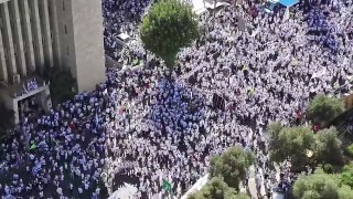 '예루살렘의 날' 기념 수천 명 행진...팔레스타인 측과 충돌 / YTN