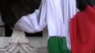 نائب برلماني إيطالي يعلِّق علم فلسطين على كاتدرائية ميلانو داعياً لوقف الإبادة الجماعية في غزة
