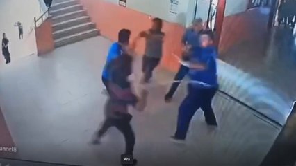 Fenalaşan öğrencinin yakınları okulu bastı; müdür ve hizmetliyi zincirle darbetti!