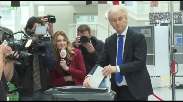 Europee, l'olandese Wilders vota e attacca: Vogliamo meno migranti