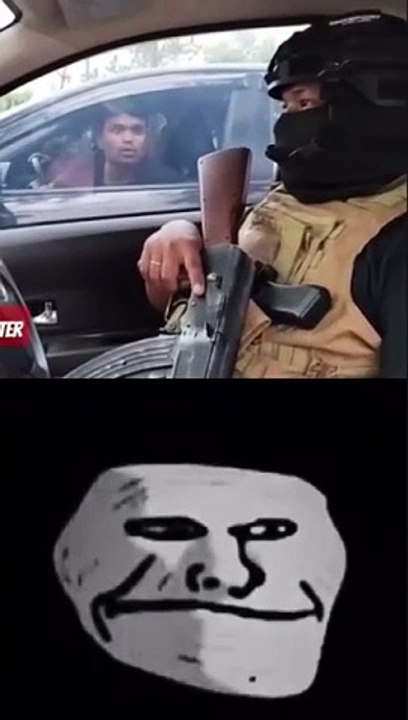 blud trying fight a soldier  _ troll face meme (credit_ to @banggaluh, @BangTampue)